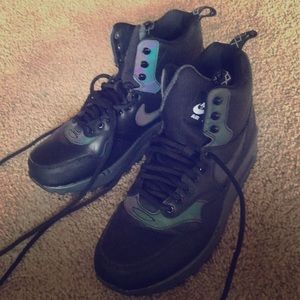 Nike Air moon 🌙 light reflective shoes. Like new